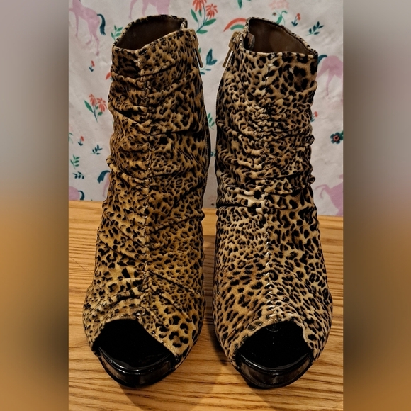 Y2K City Streets Leopard Cheetah Peep Toe Bootie Boot Heel Pump Shoe SZ 9M - Picture 2 of 7